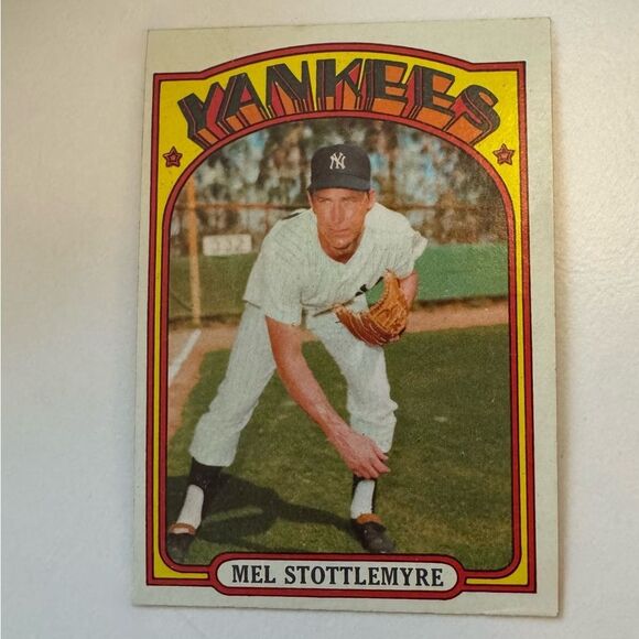 Topps White and Blue Trading Cards of Mel stottlemyre 1972 mint condition - Picture 1 of 3